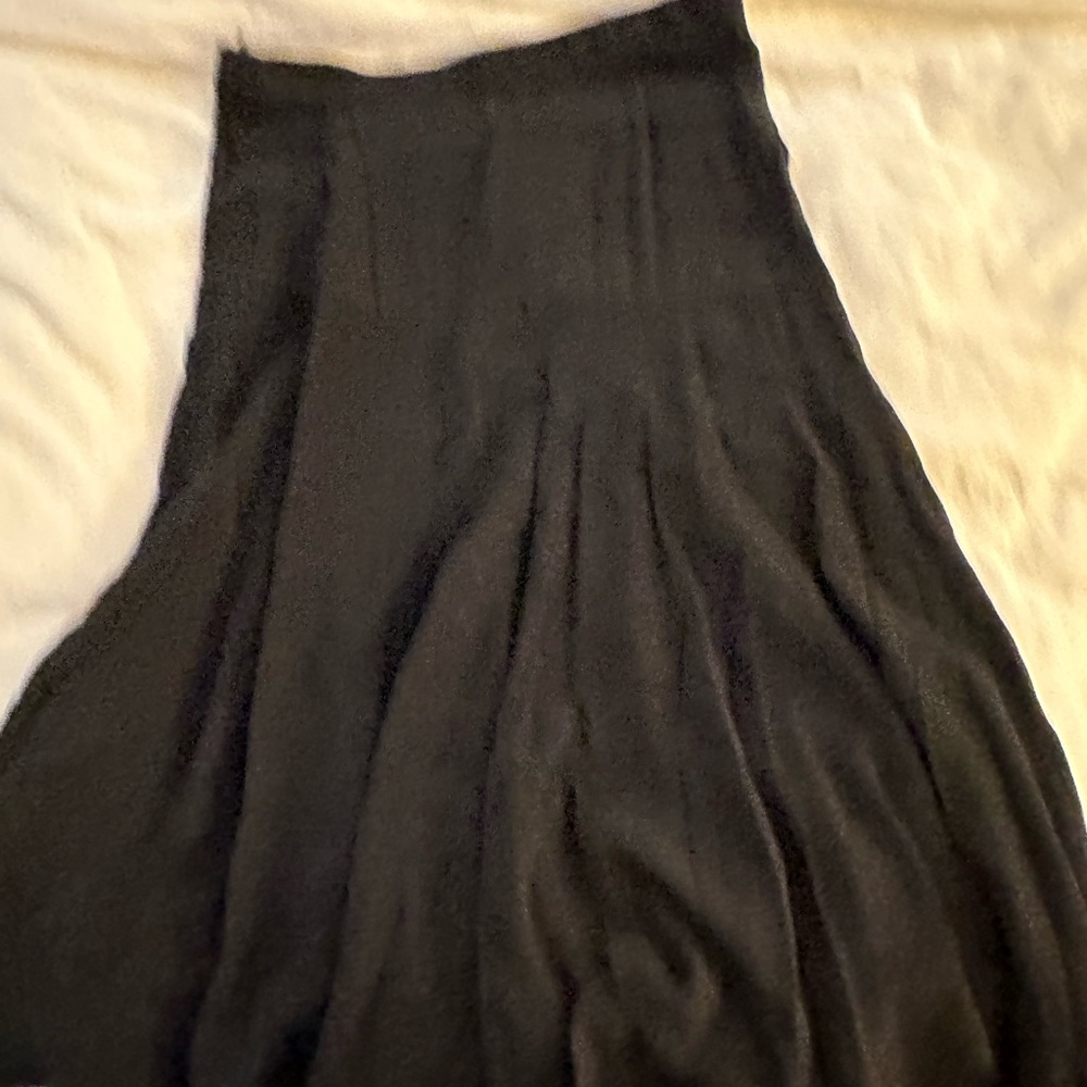 I don’t wear it anymore it’s been sitting in my closet; very nice Zara skit.